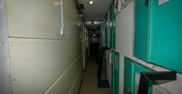 Cận cảnh những căn phòng “quan tài” ở Malaysia, khi nhà vệ sinh cũng trở thành chỗ ở